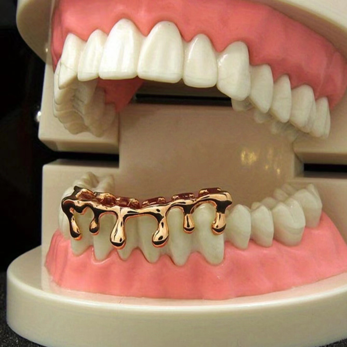Body Jewelry Europe - Os dentes inferiores de gota de
